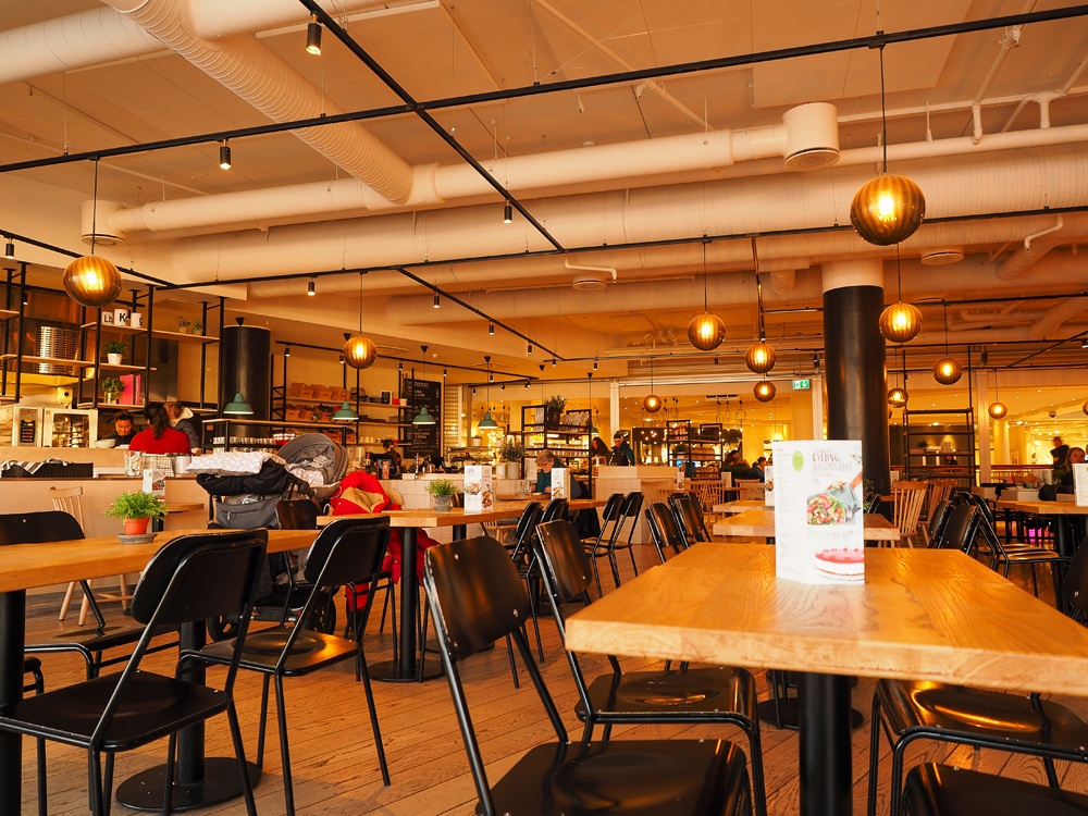 Restaurant Jordbaerpikene in Tromsö bei einem Winterurlaub als Alleinreisende