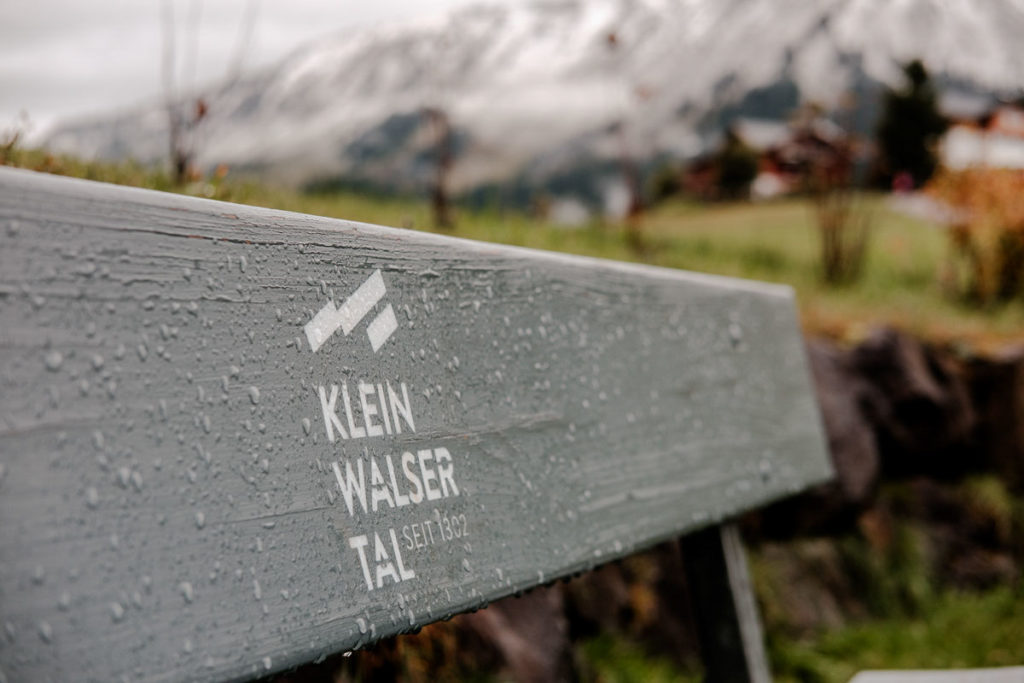 Wanderung im herbstlichen Kleinwalsertal sind ideal für ruhige Solo-Auszeiten und Slow-Travel-Reisen.