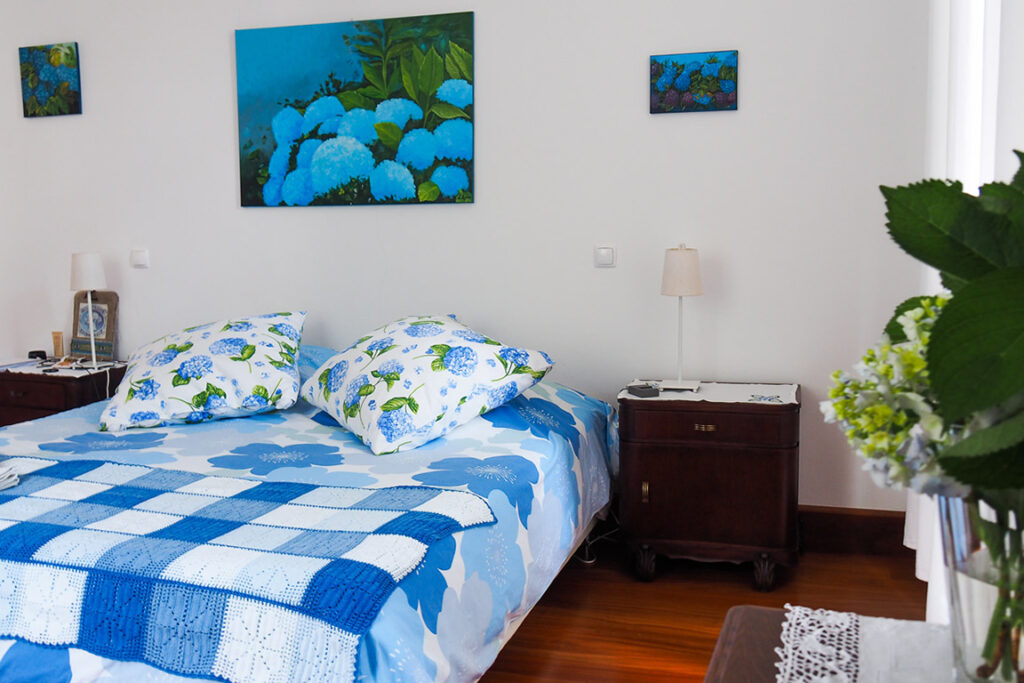 Individuelles Zimmer im Bed and Breakfast füralleinreisende Frauen auf Sao Miguel
